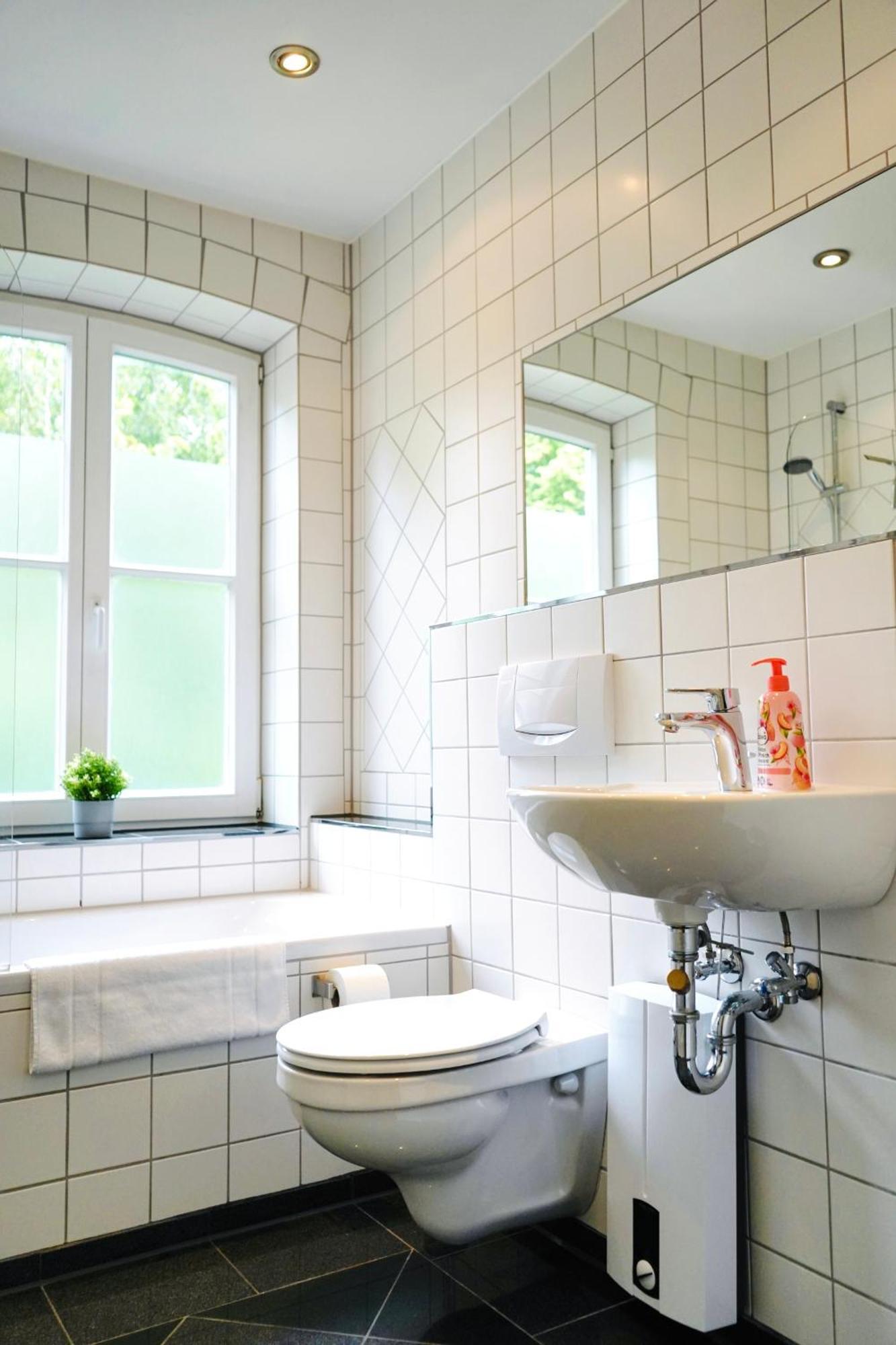 Stilvolles Apartment In Stadtnaehe-Parkplatz- 4 Personen- Balkon 沃尔夫 外观 照片