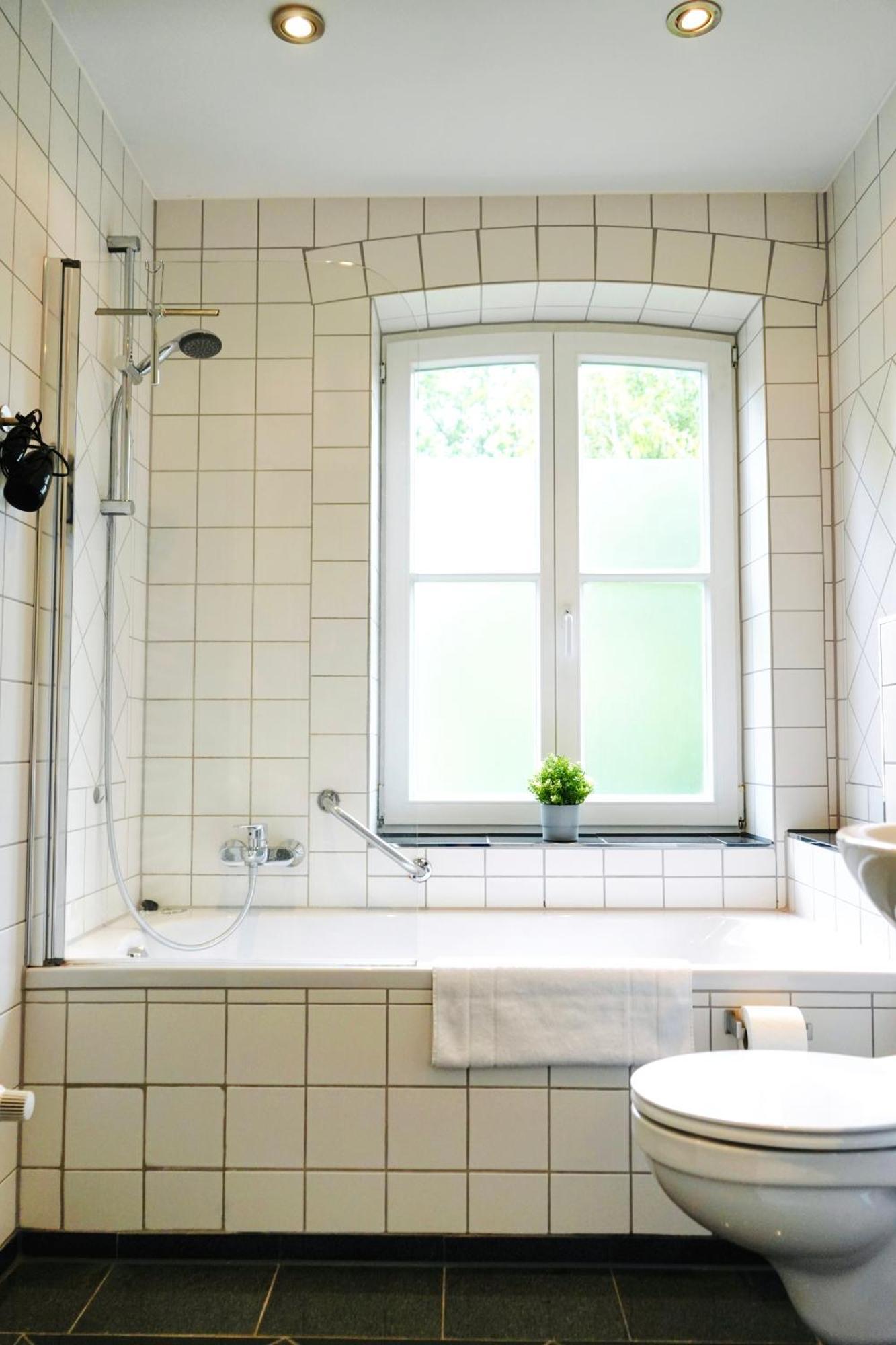 Stilvolles Apartment In Stadtnaehe-Parkplatz- 4 Personen- Balkon 沃尔夫 外观 照片